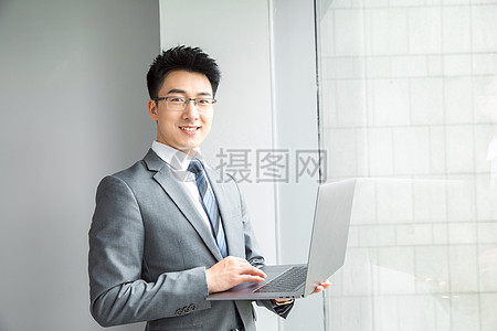 精英商務男性 現代職場的成功典范